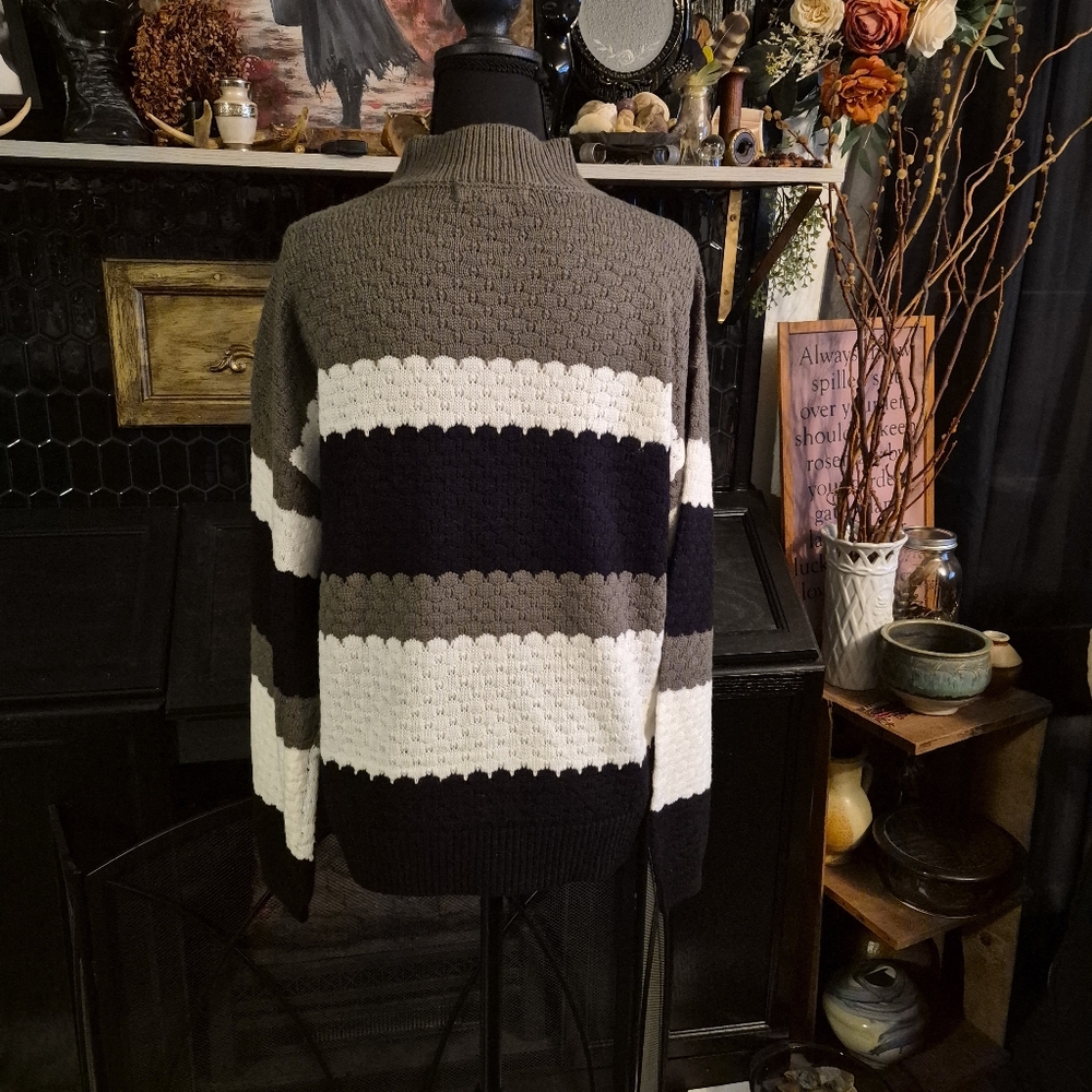 Classic Striped Knit Sweater Accent Buttons Size Medium - Picture 4 of 4